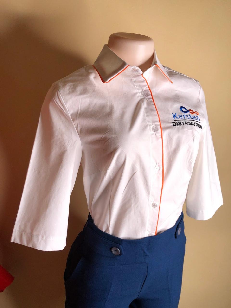 Blouse met geborduurd bedrijfslogo